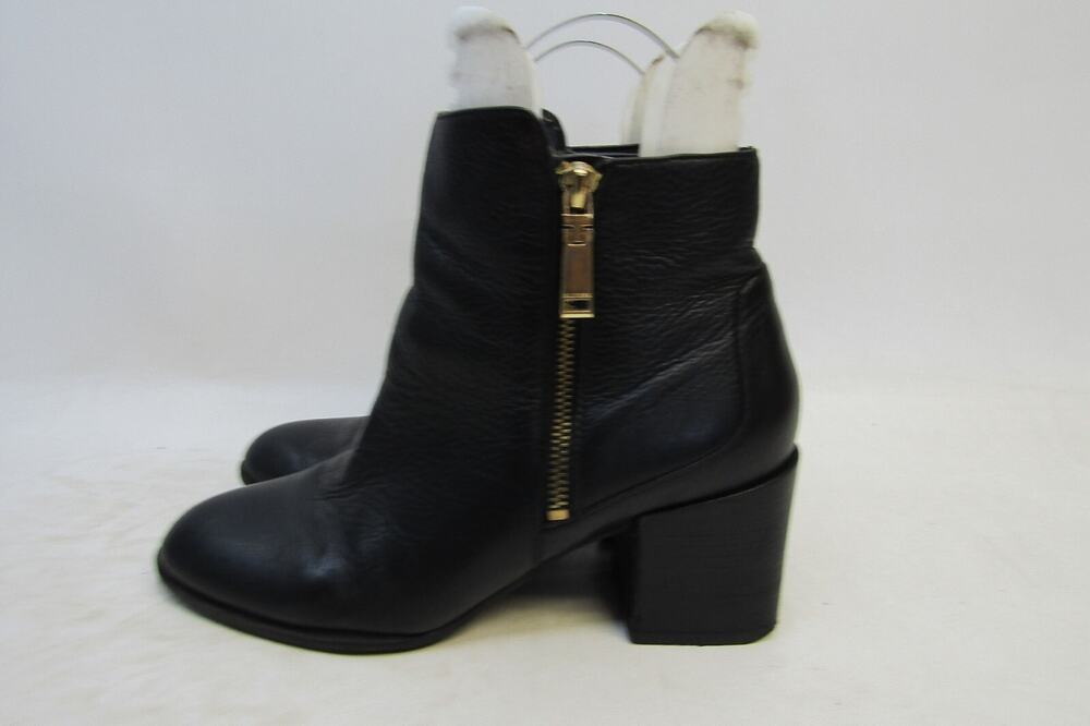 TOMMY HILFIGER Womens Size 8.5 M Black Leather Zip Ankle Fashion Boots